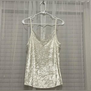 not sure about size or where it’s from but crème velvet would assume size Large